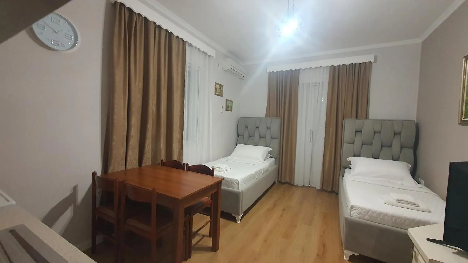 סרנדה Hotel Vila Alvin & Apartments