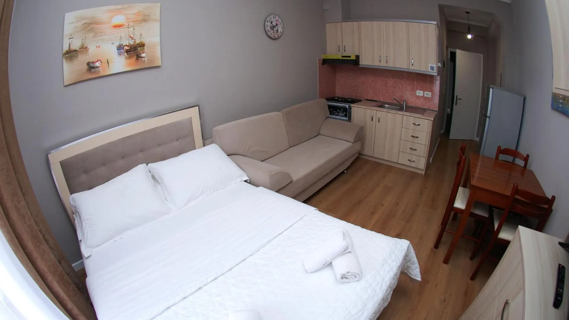 Hotel Vila Alvin & Apartments Sarandë 2*,