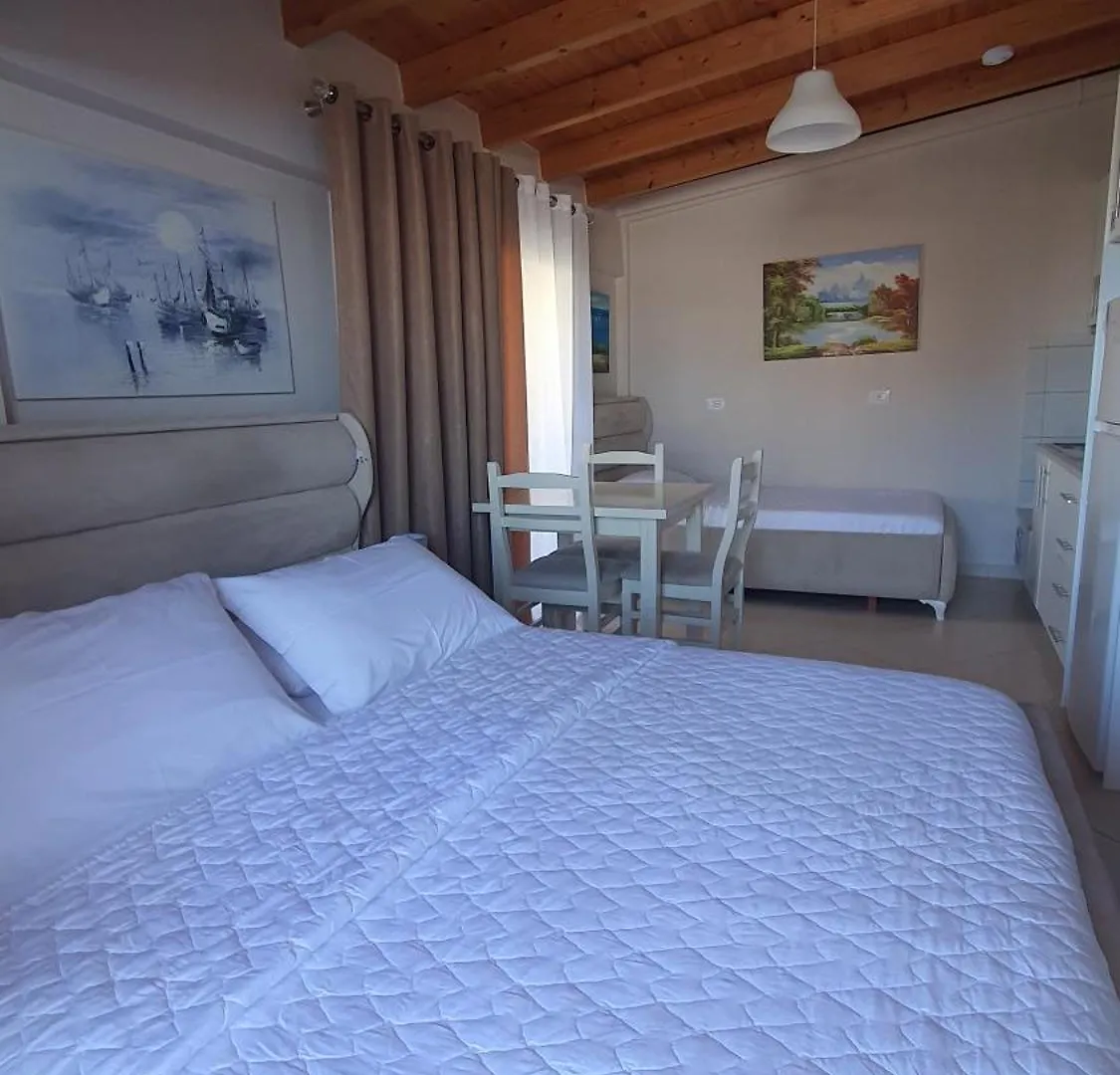 Hotel Vila Alvin & Apartments Sarandë 2*,